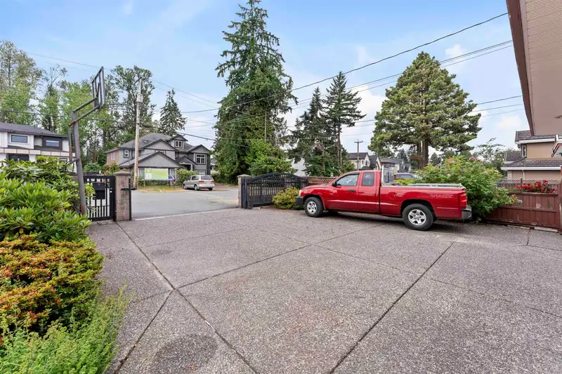 12257 97TH AVENUE - photo 4 of 40