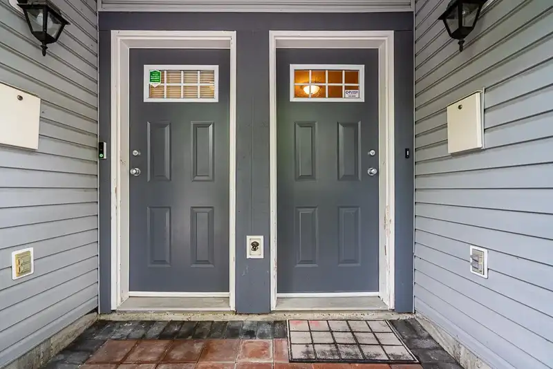 45 16388 85 AVENUE - photo 3 of 33