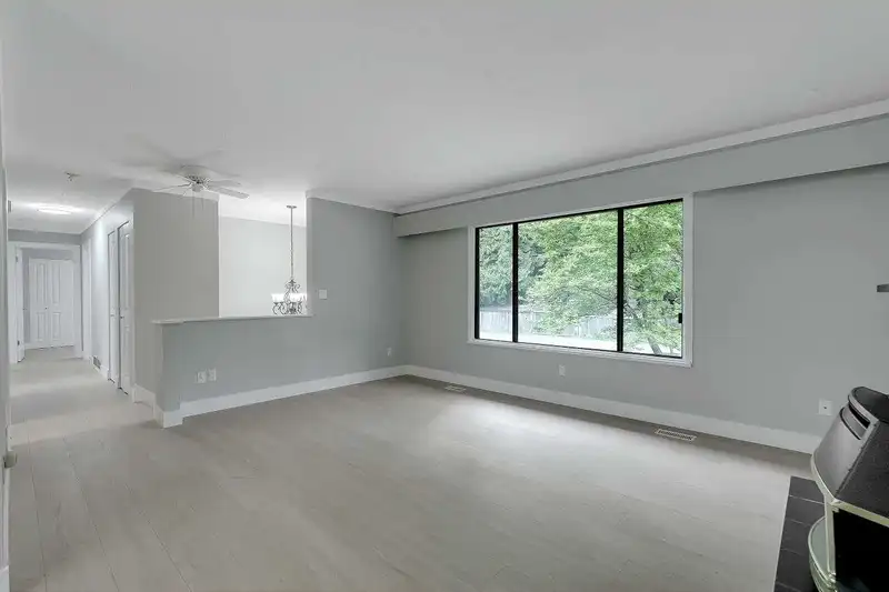 19984 44 AVENUE - photo 4 of 32