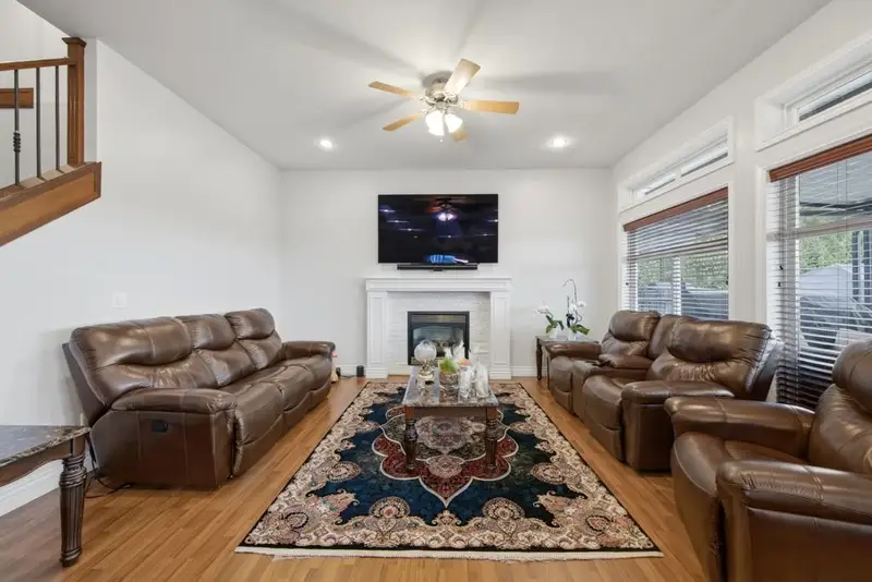 24382 104 AVENUE - photo 3 of 25