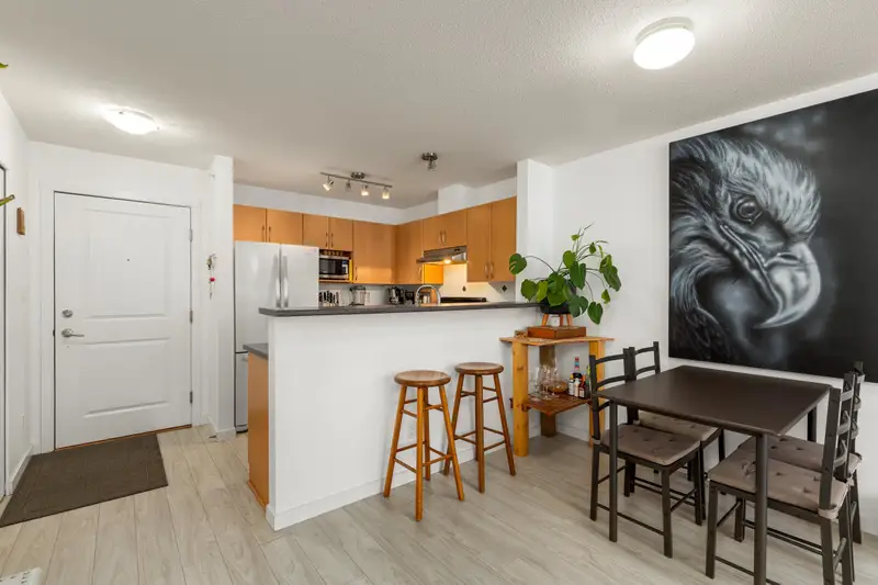 313 38003 SECOND AVENUE - photo 3 of 11