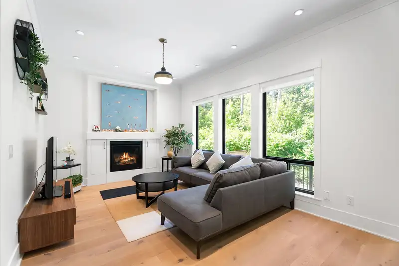 3323 147 STREET - photo 4 of 33