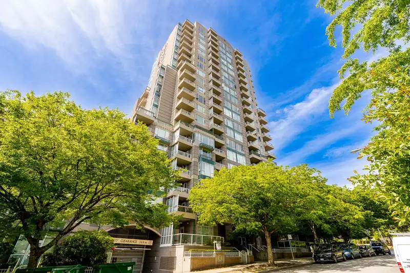 504 5189 GASTON STREET - photo 1 of 16