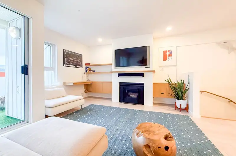 10 704 W 7TH AVENUE - photo 4 of 32