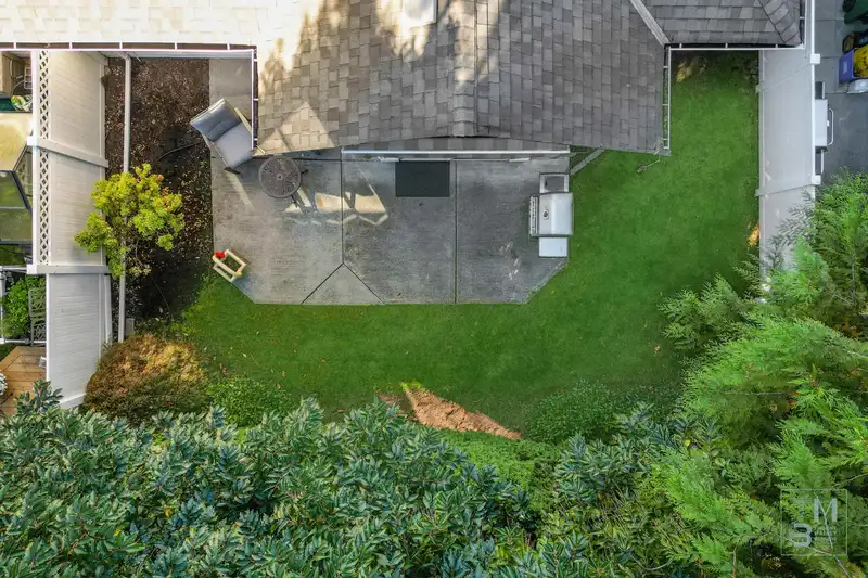 36 9208 208TH STREET STREET - photo 4 of 40