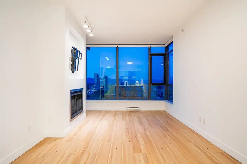 2906 7088 18TH AVENUE - photo 2 of 20