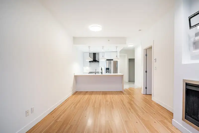 2906 7088 18TH AVENUE - photo 4 of 20