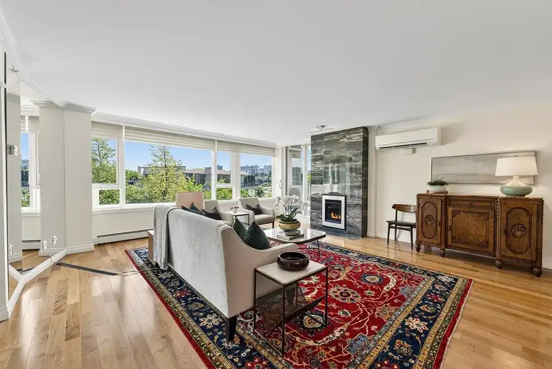 306 1383 MARINASIDE CRESCENT - photo 4 of 31