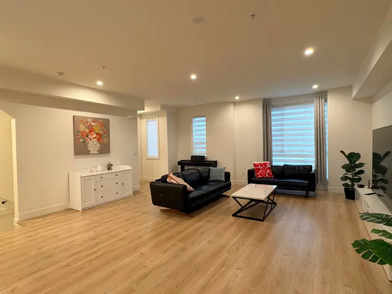 8 7670 207 STREET - photo 1 of 5