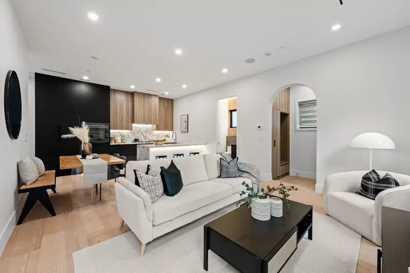 1 5034 GRANVILLE STREET - photo 1 of 40