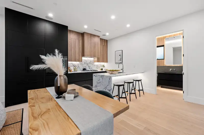 1 5034 GRANVILLE STREET - photo 3 of 40