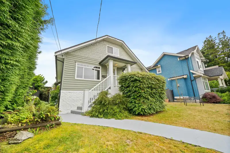 221 RICHMOND STREET - photo 1 of 40