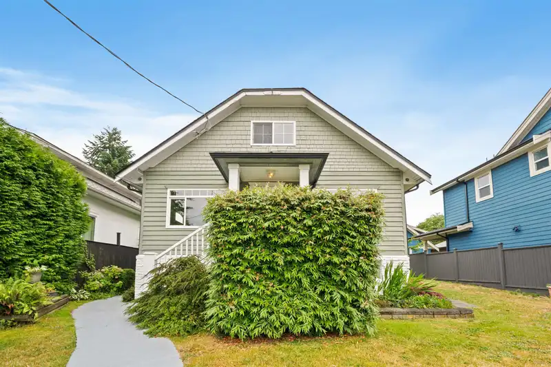 221 RICHMOND STREET - photo 2 of 40