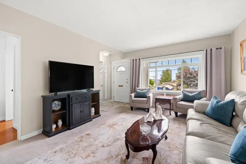 221 RICHMOND STREET - photo 4 of 40