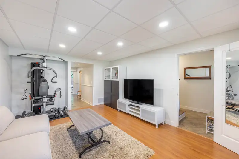 20978 92 AVENUE - photo 4 of 39