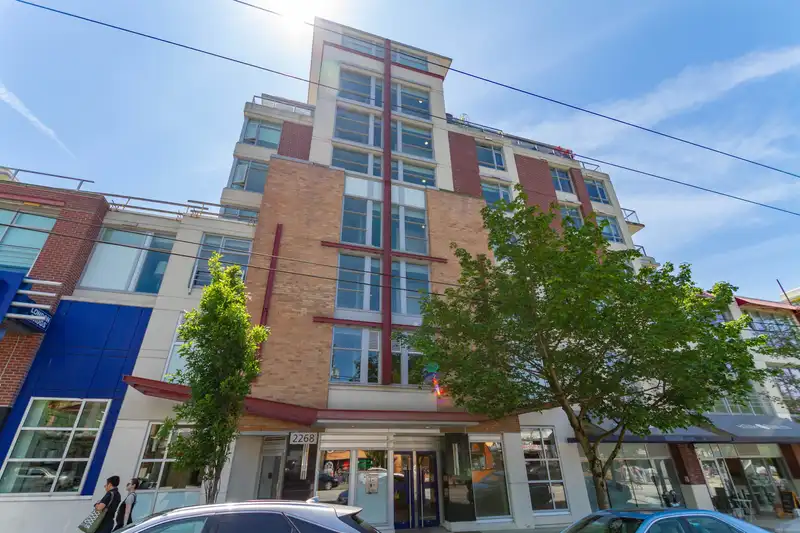 517 2268 W BROADWAY - photo 2 of 24