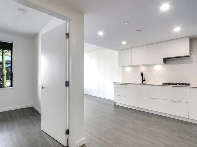 502 210 E 5TH AVENUE - photo 2 of 24