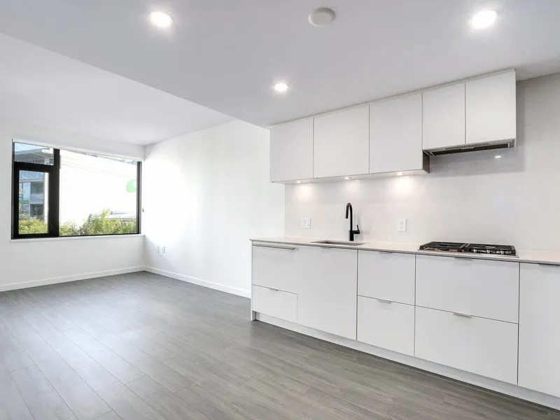 502 210 E 5TH AVENUE - photo 3 of 24