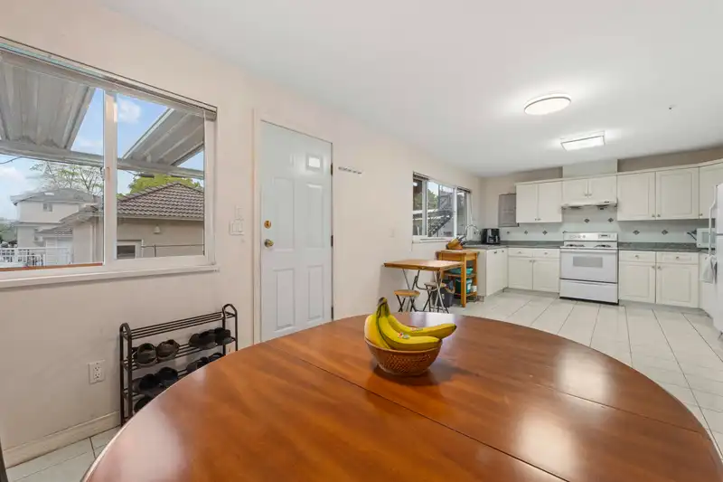 2779 GRAVELEY STREET - photo 4 of 40