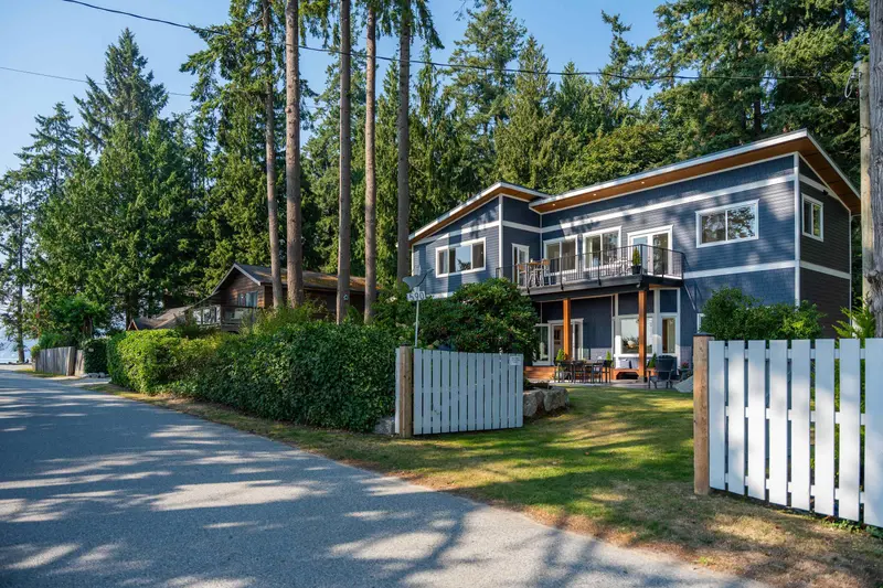 1590 OCEAN BEACH ESPLANADE - photo 3 of 25