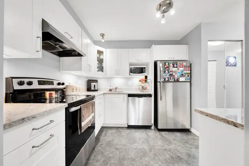 311 13780 76 AVENUE - photo 4 of 12