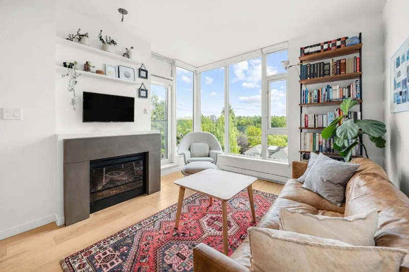 607 2528 MAPLE STREET - photo 1 of 25