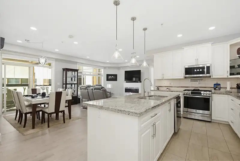 401 32445 SIMON AVENUE - photo 3 of 40