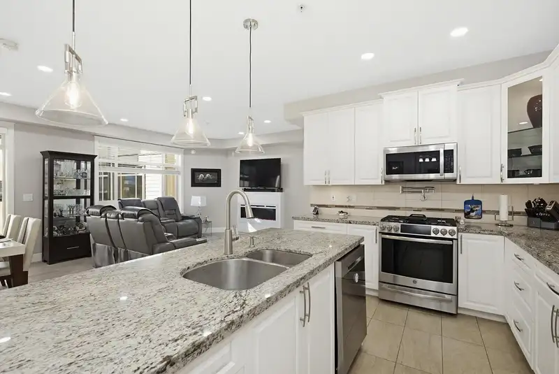 401 32445 SIMON AVENUE - photo 4 of 40