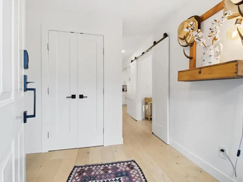 96 SHORELINE CIRCLE - photo 2 of 26