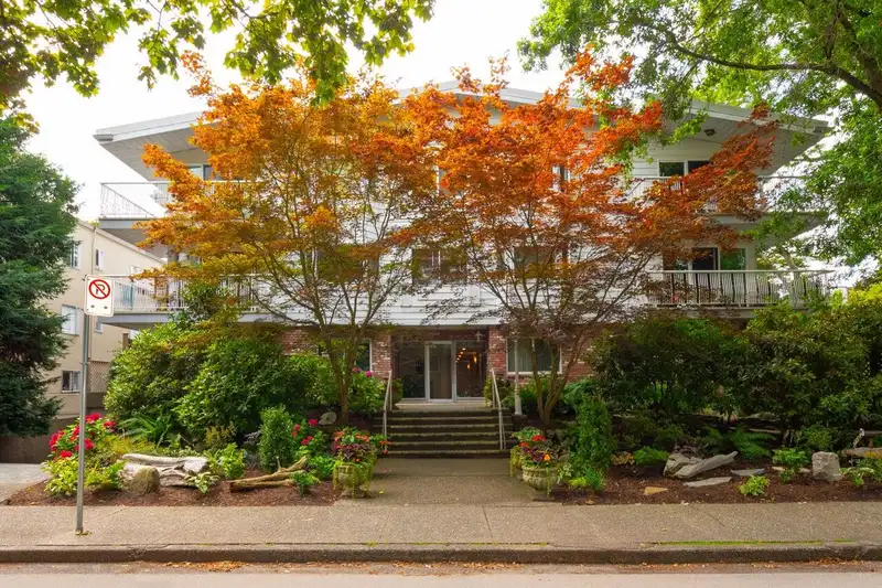 103 1696 W 10TH AVENUE - photo 1 of 31