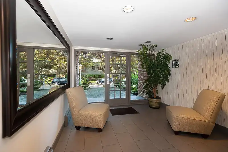 103 1696 W 10TH AVENUE - photo 3 of 31