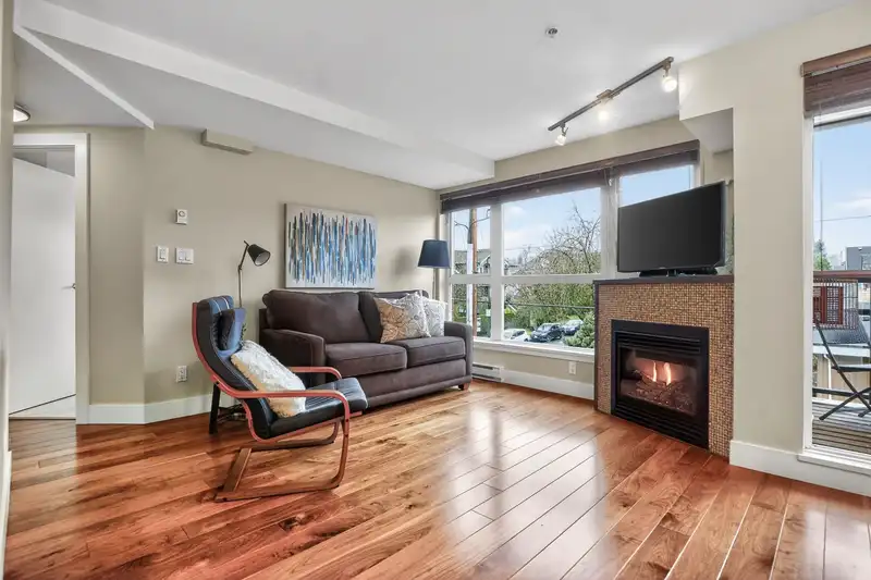 401 3611 W 18TH AVENUE - photo 1 of 19