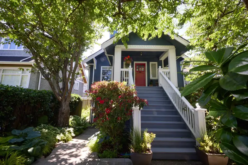 136 W 14TH AVENUE - photo 1 of 24