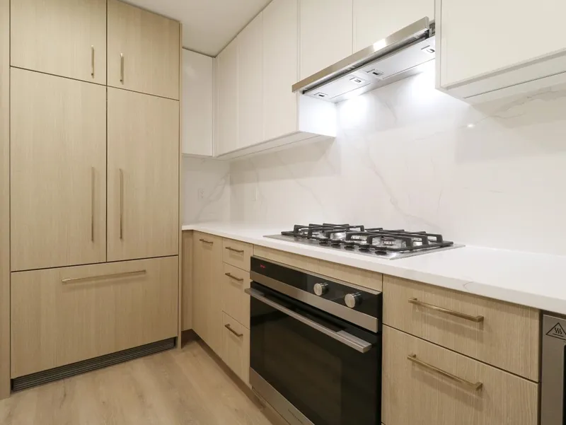 112 390 GUILBY STREET - photo 4 of 21