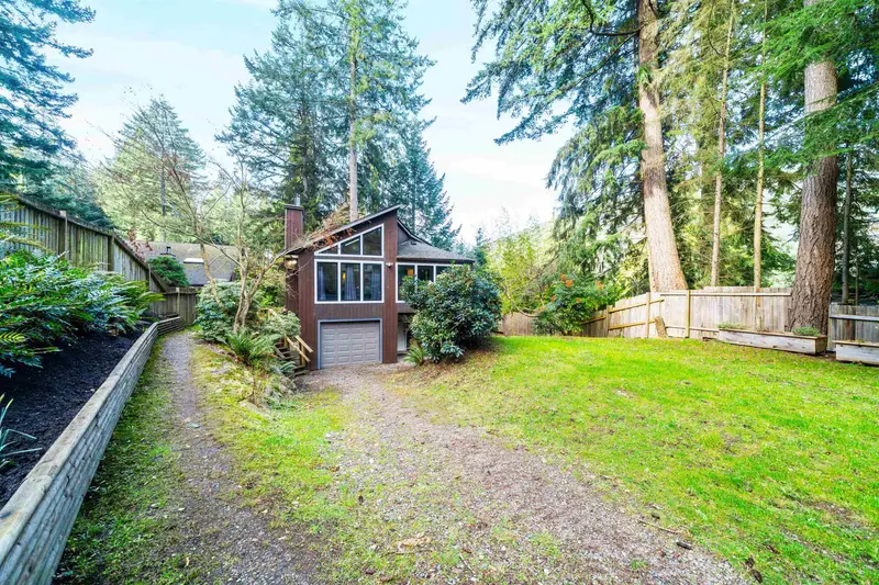 576 COWAN ROAD - photo 2 of 25