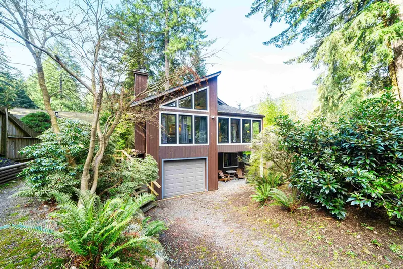 576 COWAN ROAD - photo 4 of 25