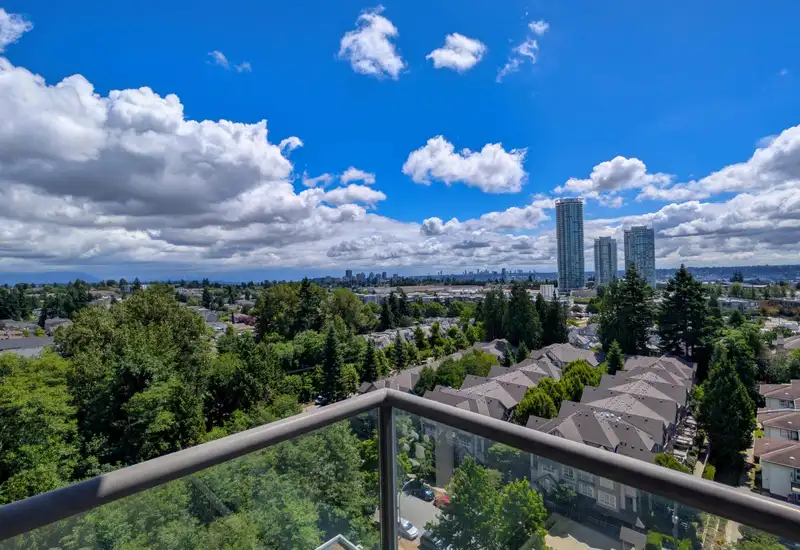 1707 7088 18TH AVENUE - photo 4 of 29