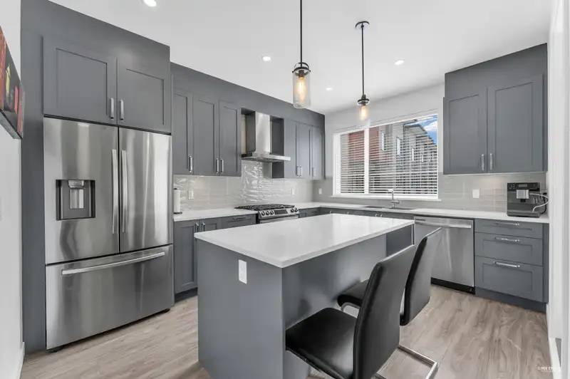 13 18887 72A AVENUE - photo 1 of 32