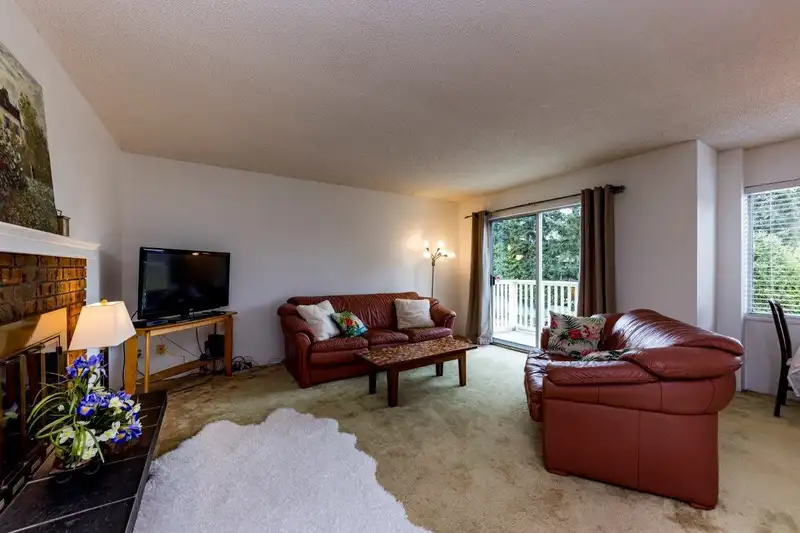 475 ORWELL STREET - photo 3 of 40