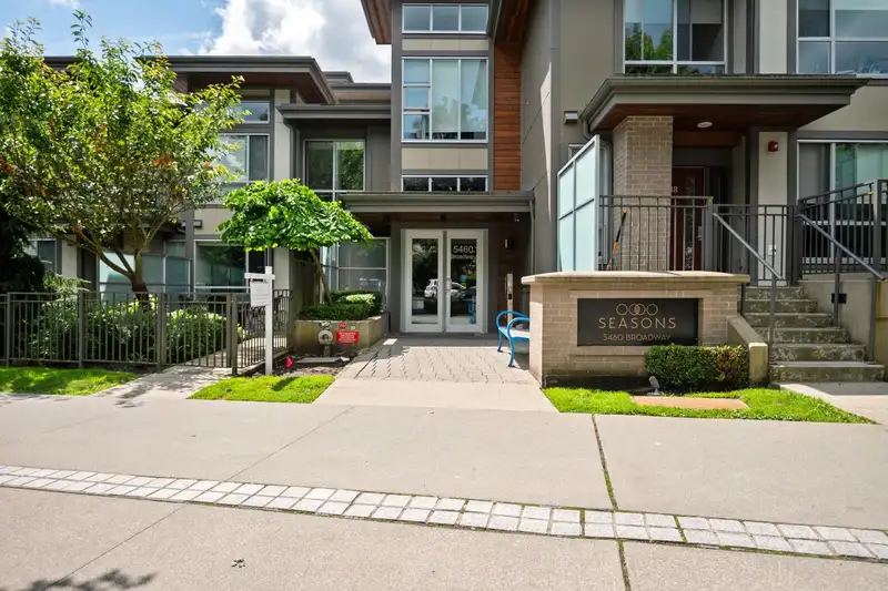 206 5460 BROADWAY - photo 4 of 33