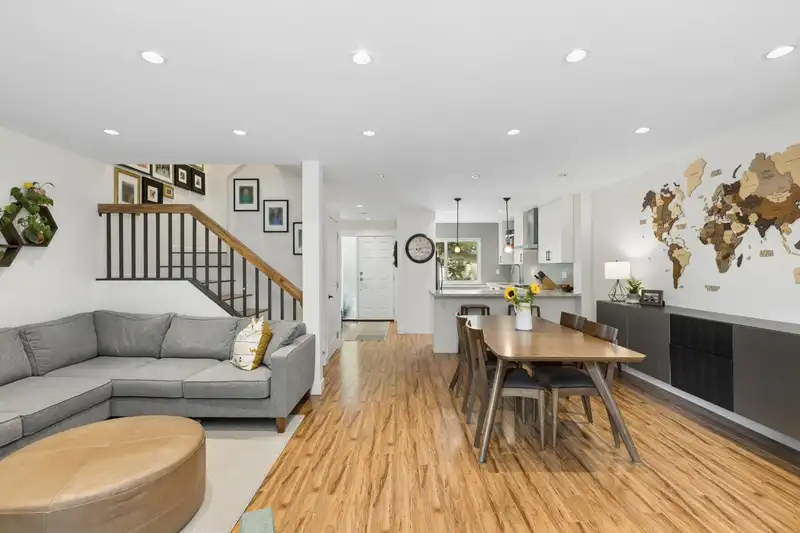4715 HOSKINS ROAD - photo 1 of 40