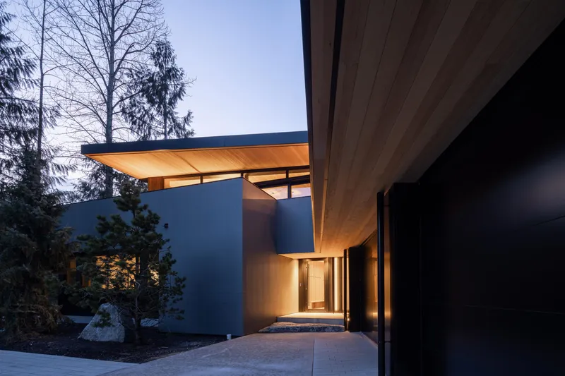 7501 AMBASSADOR CRESCENT - photo 1 of 25