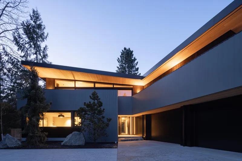 7501 AMBASSADOR CRESCENT - photo 2 of 25