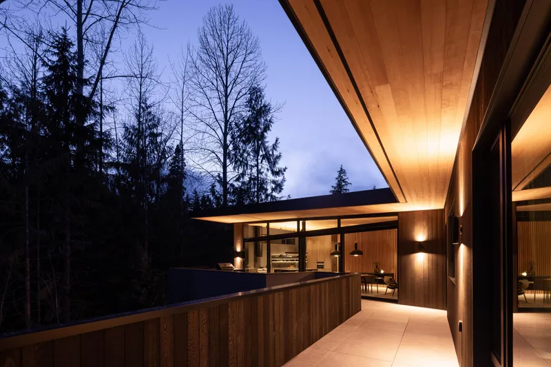 7501 AMBASSADOR CRESCENT - photo 3 of 25