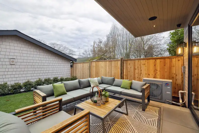 2 3517 W 23 AVENUE - photo 4 of 40