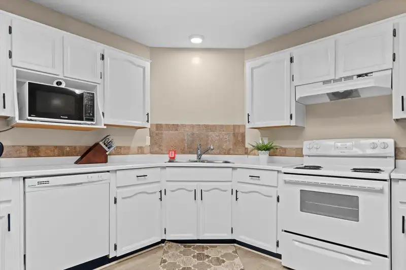 114 33030 GEORGE FERGUSON WAY - photo 2 of 33