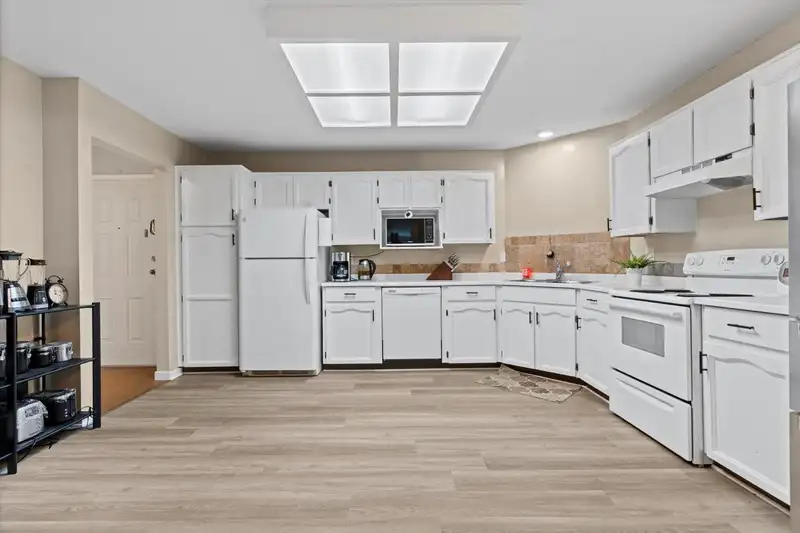 114 33030 GEORGE FERGUSON WAY - photo 3 of 33