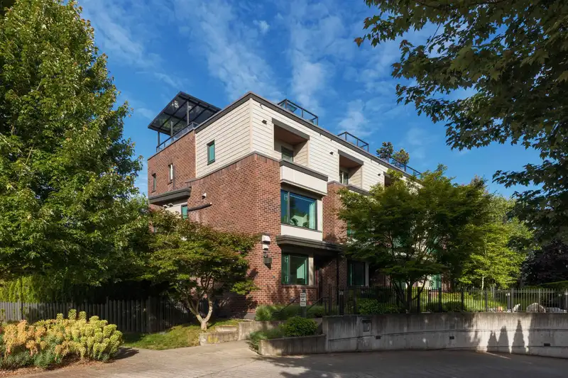 13 230 SALTER STREET - photo 3 of 40