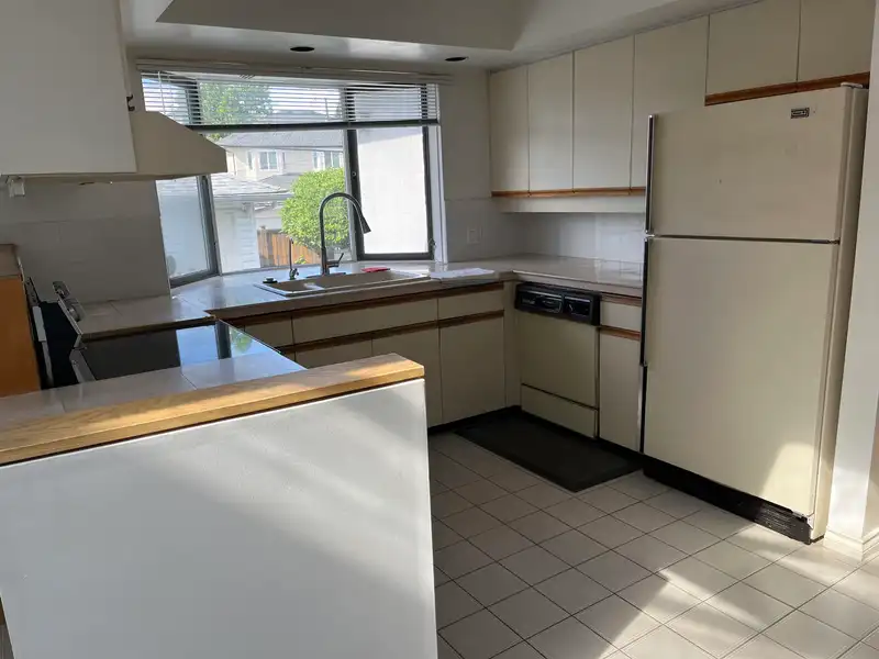 2215 W 20TH AVENUE - photo 4 of 7