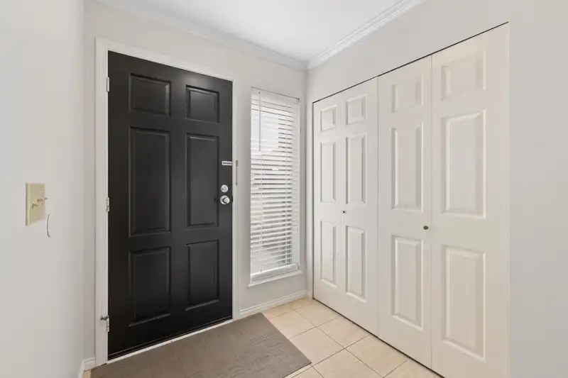 912 ROCHE POINT DRIVE - photo 3 of 30